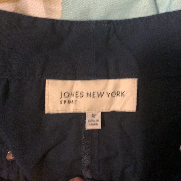 Navy blue Bermuda/capris size 16 - Picture 2 of 3